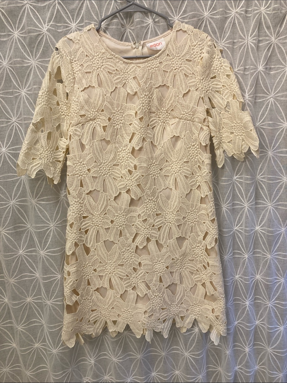 Ivory Floral Crochet Lace Shift Dress - moon tag
